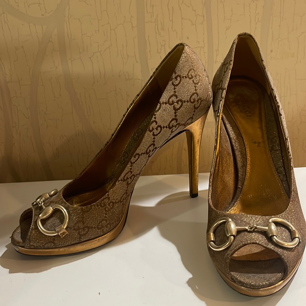 Gucci Gold heels